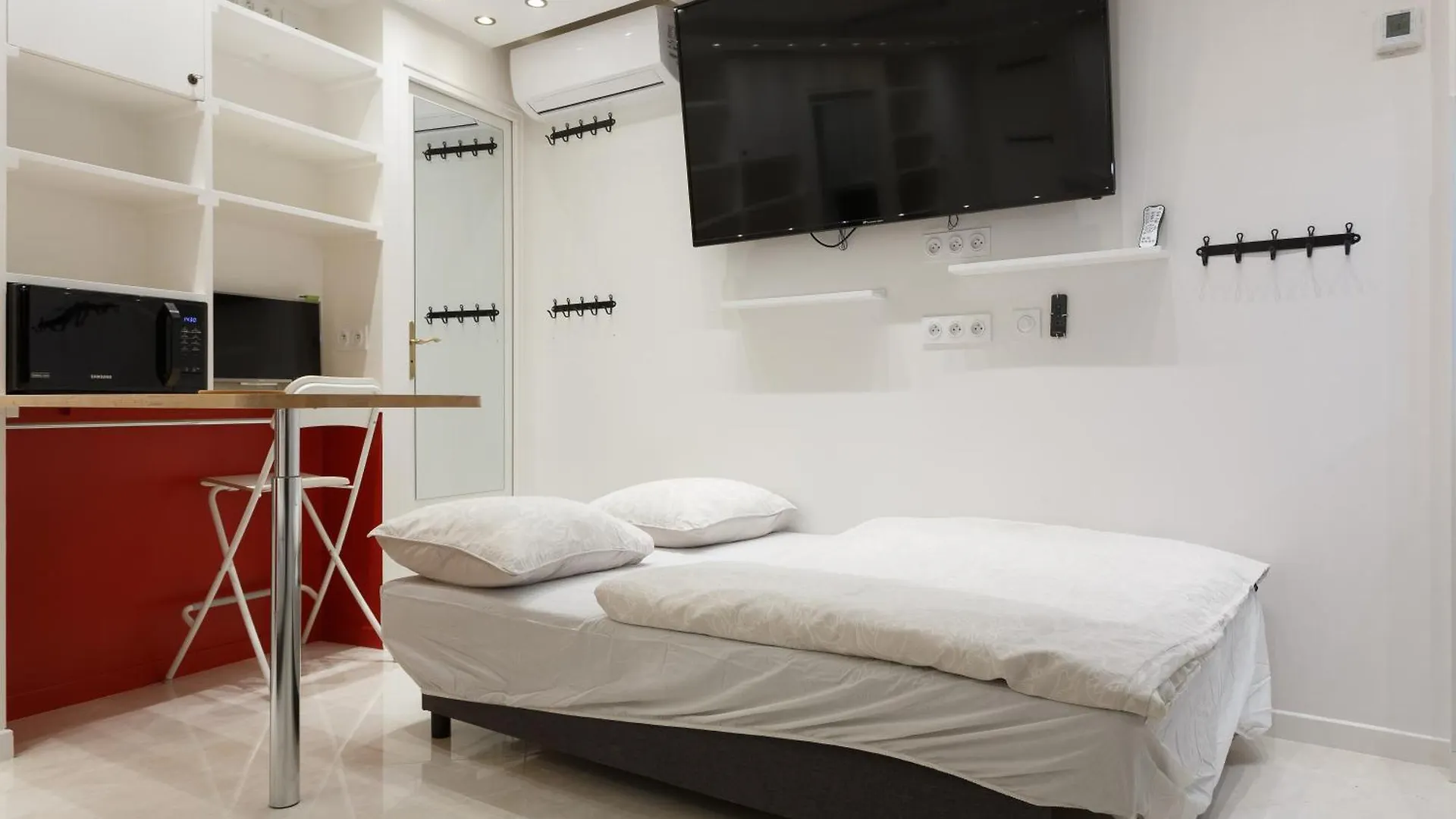 Petits Champs Bed & Breakfast Paris
